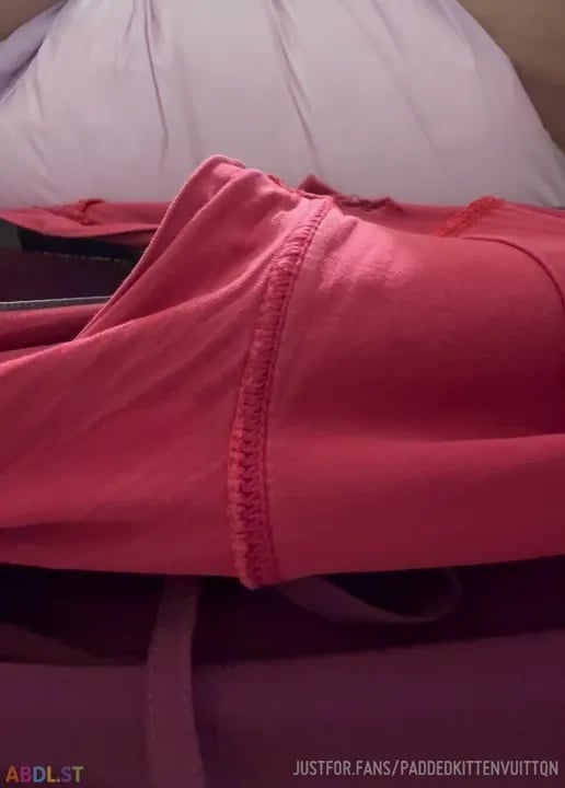 PaddedkittenVuittQn - Diaper Getting Really Full
