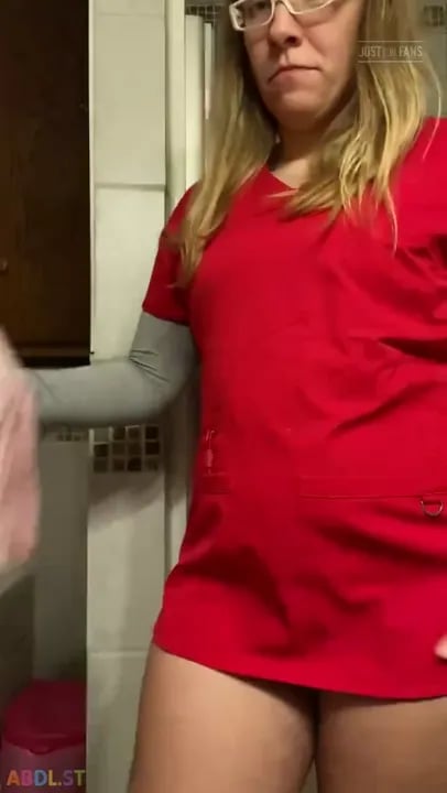 PaddedkittenVuittQn - Fastest Ive Ever Put A Diaper On