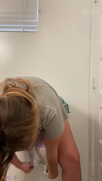 PaddedkittenVuittQn - Getting Ready For Work This Morning.mp4