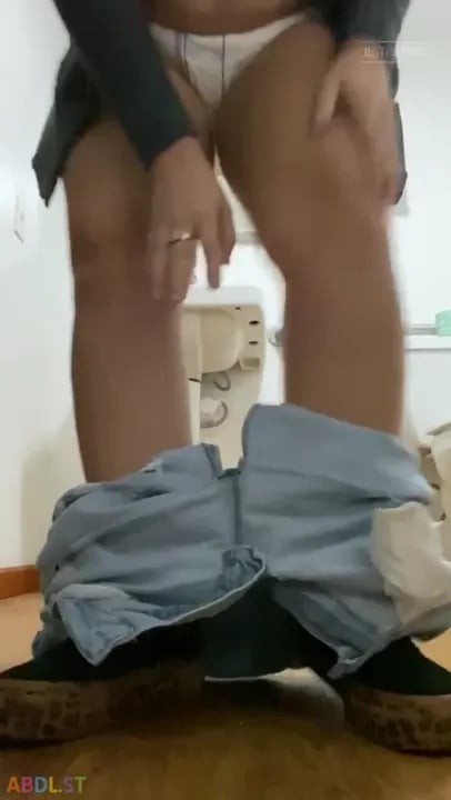 PaddedkittenVuittQn - I Had To Pee Really Fast.mp4