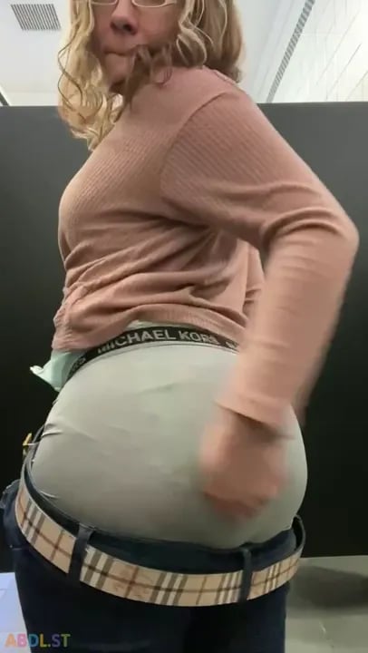 PaddedkittenVuittQn - I Seriously Need To Buy Some Wipes