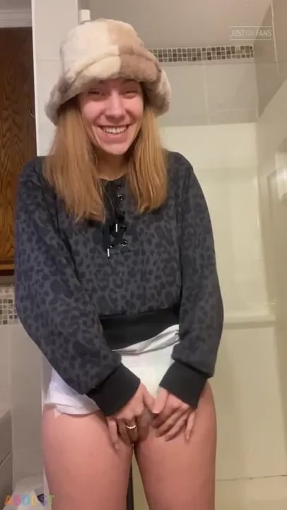 PaddedkittenVuittQn - I Think My Diaper Is Full