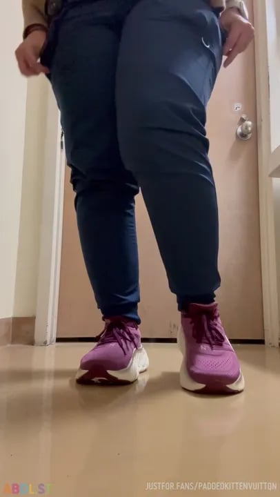 PaddedkittenVuittQn - Just Filling Up My Diaper At Work