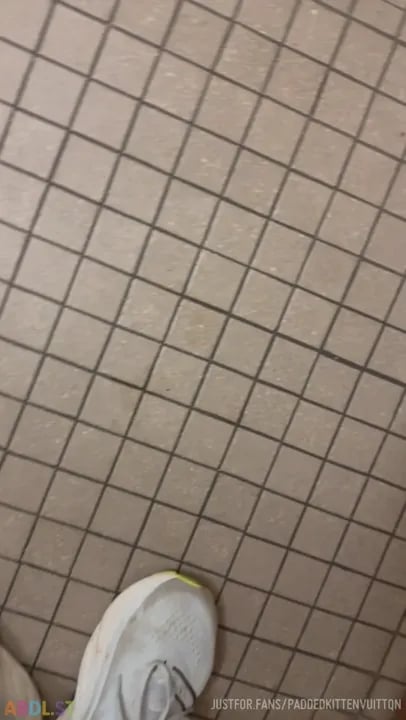 PaddedkittenVuittQn - My Diapee Going Into The Trash