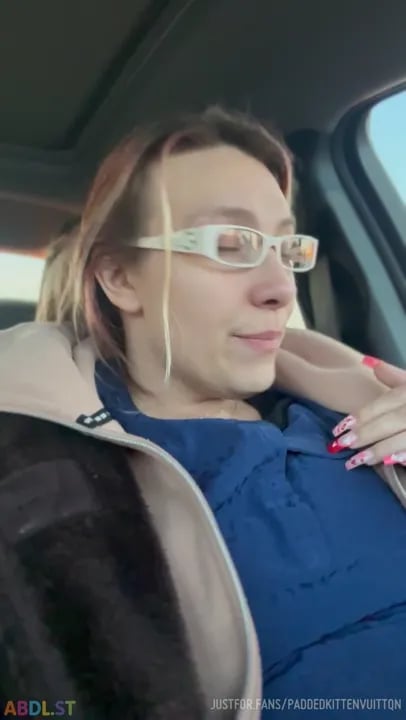 PaddedkittenVuittQn - Peeing In My Car.mp4