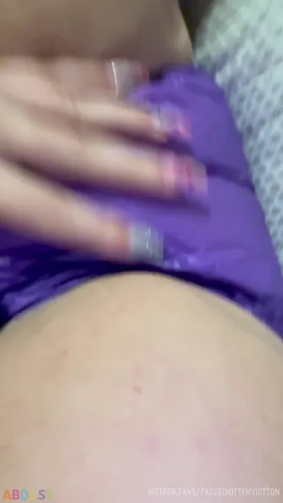 PaddedkittenVuittQn - Peeing My Diapee Its Time For Bed.mp4