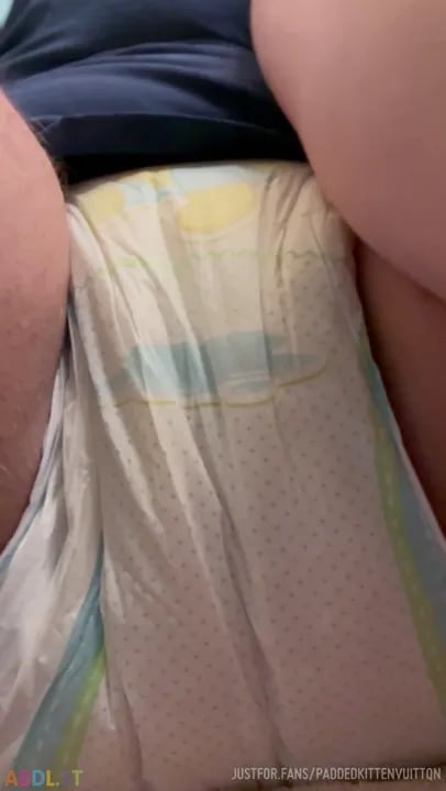 PaddedkittenVuittQn - Peeing My Diaper And Booty Shaking.mp4
