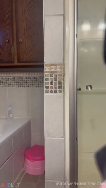 PaddedkittenVuittQn - Playing With My Messy Diaper.mp4