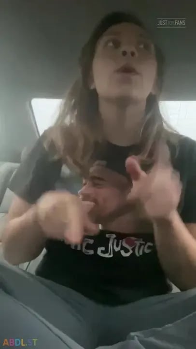 PaddedkittenVuittQn - Putting A Diaper On In My Backseat