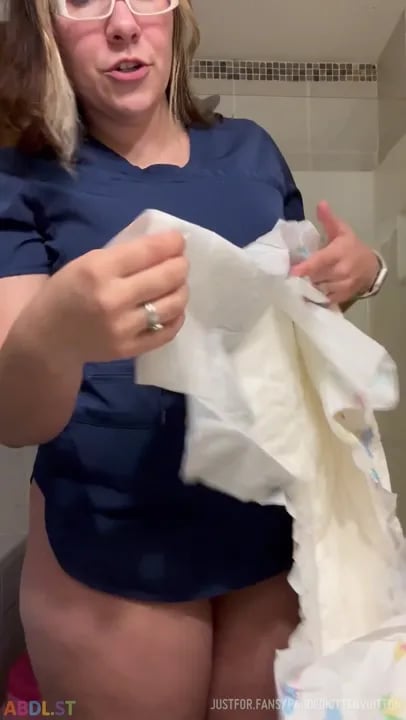 PaddedkittenVuittQn - Putting A Diaper On To Hit The Road
