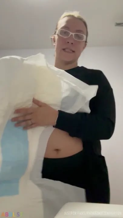 PaddedkittenVuittQn - Putting A Diaper When I Got To Work