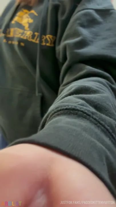 PaddedkittenVuittQn - Putting My Diaper On At Rest Stop