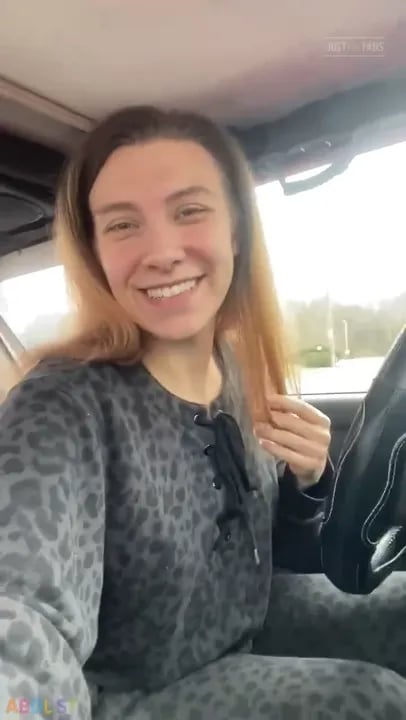 PaddedkittenVuittQn - Putting On A Diaper In The Jeep