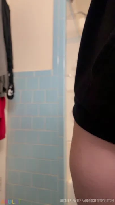PaddedkittenVuittQn - Putting On A Megamax Air For Work