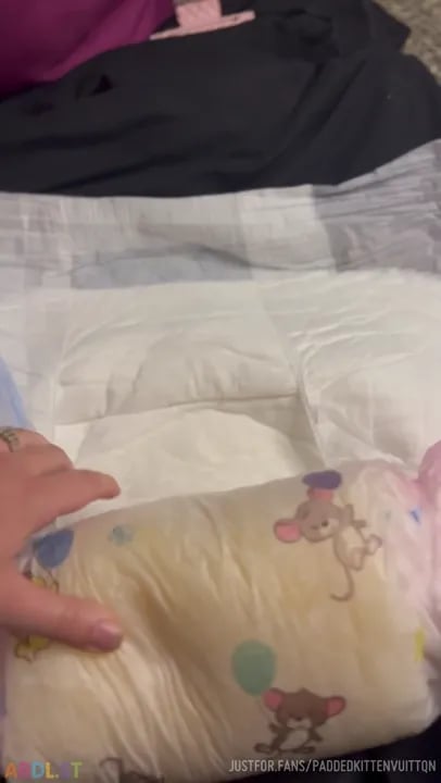 PaddedkittenVuittQn - Rolling Up A Diaper