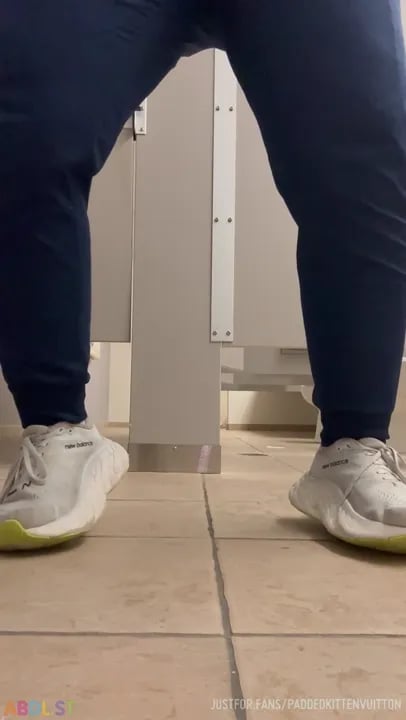 PaddedkittenVuittQn - Shaking My Diaper Booty