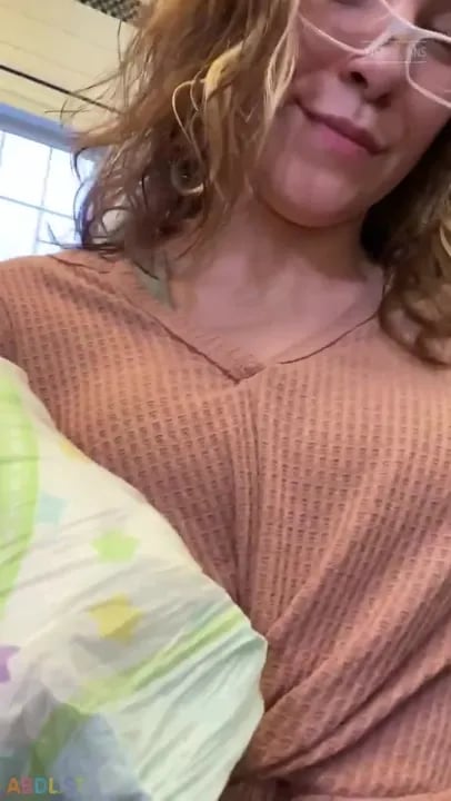 PaddedkittenVuittQn - Throwing My Diaper Trash Away