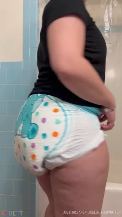 PaddedkittenVuittQn - Time To Change This Stinky Diaper