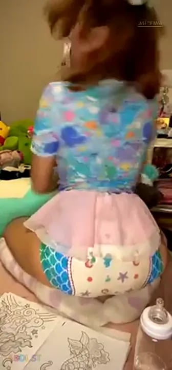 PaddedkittenVuittQn - Trying To Twerk In My Diaper