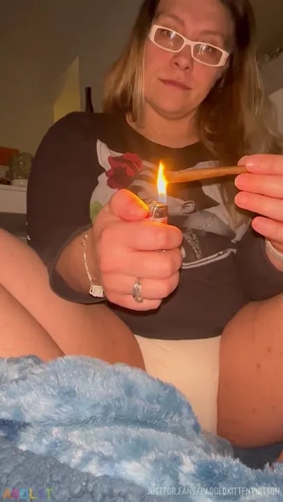 PaddedkittenVuittQn - Wanna Come And Smoke With Me