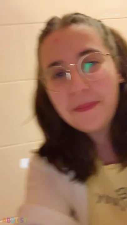 Liddlestflora - Hehe I Got A Little Pee Shy On The Plane.mp4
