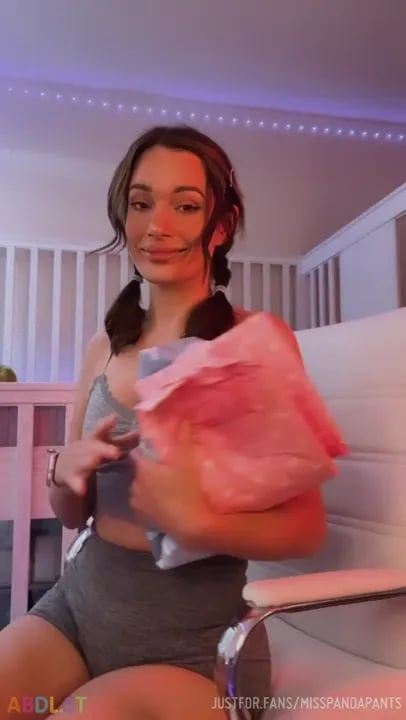 Misspandapants - I'm Live Come Play With The Babysitter.mp4