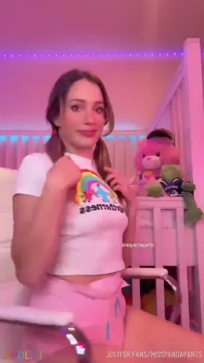 Misspandapants - Im Live Get Your Diaper On.mp4