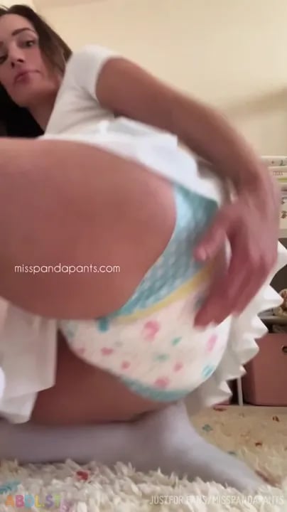 Misspandapants - Using My Diaper Full So Stinky