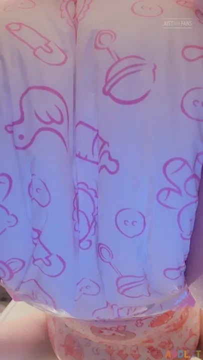 Playpentot - Big Pee And Nursery Pink Diapers.mp4