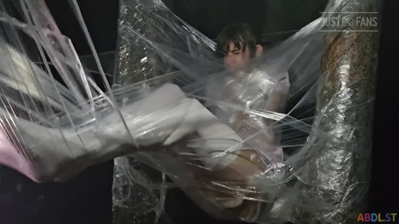 Playpentot - Caught Little Girl ABDL Playtime.mp4