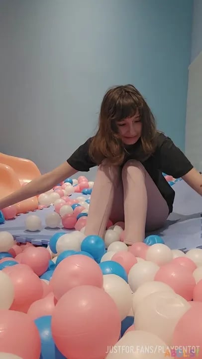 Playpentot - Chompy Bullies Me In Ball Pit