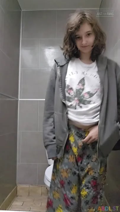 Playpentot - Naughty Little Girl Bathroom Fun.mp4