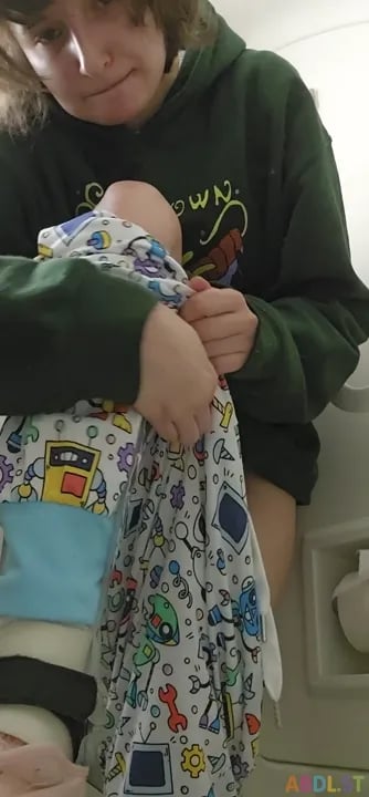 Playpentot - Plane Wetting And Diaper Change.mp4