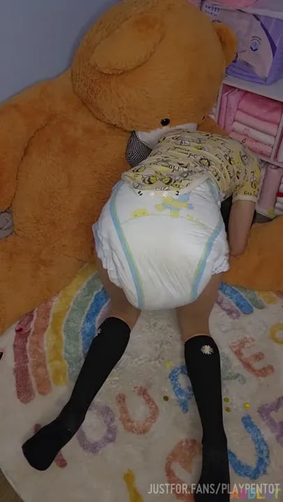 Playpentot - Shaking My ABDL Diaper Around.mp4