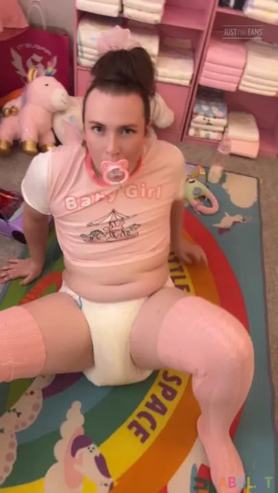 Pulluppoofs - Daddy Catches Full Diaper Baby Playtime.mp4