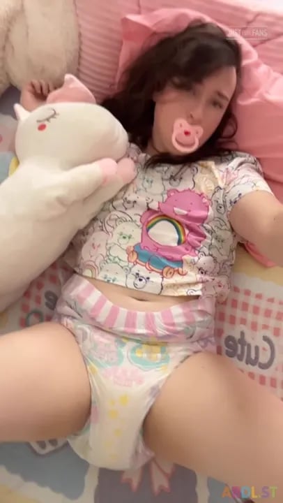 Pulluppoofs - Daily Diaper Vlog Happy Friday.mp4