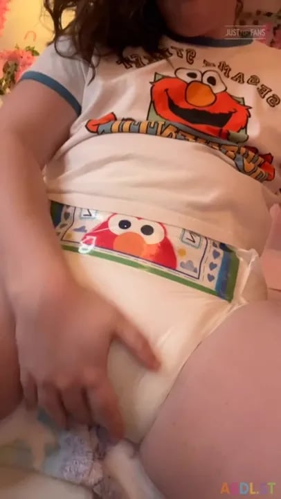 Pulluppoofs - Elmo And Wet Diaper Playtime.mp4