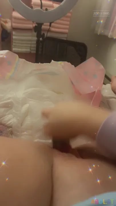 Pulluppoofs - Messy Diaper Cums And Squirt Action.mp4