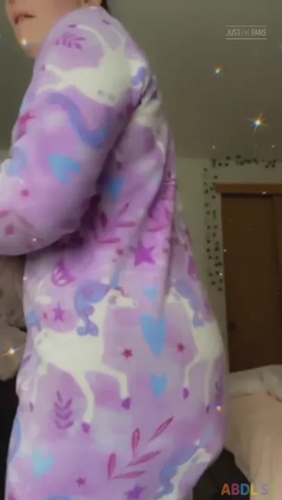 Pulluppoofs - Missy Humps Mister Piggu Plush.mp4